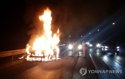 '해맞이 가던 차량서 불'..영동고속도로 정체 지속(종합) - 연합뉴스