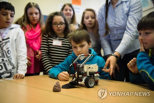 GERMANY THIRD GRADER ROBOT