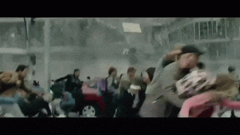 지진으로 흔들리는 길거리는 유리창, 각종 간판 등이 떨어지면서 매우 위험할 수 있습니다. [영화 '샌 안드레아스' 영상자료]