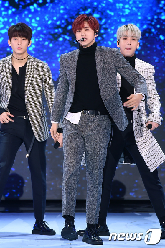 B1A4 신우, '멋짐 흩날리며~'