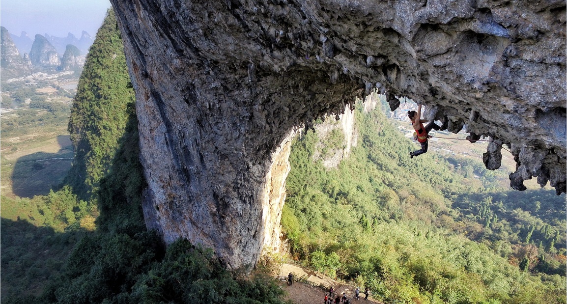 어떤 고지든 '리드'한다..절벽에 길을 내는 여인