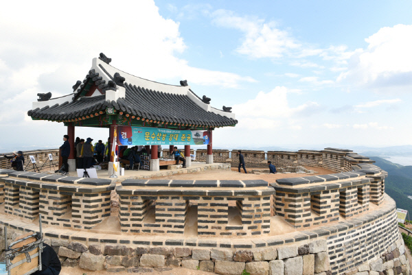 김포시 문수산성 장대 151년만에 복원, 개방