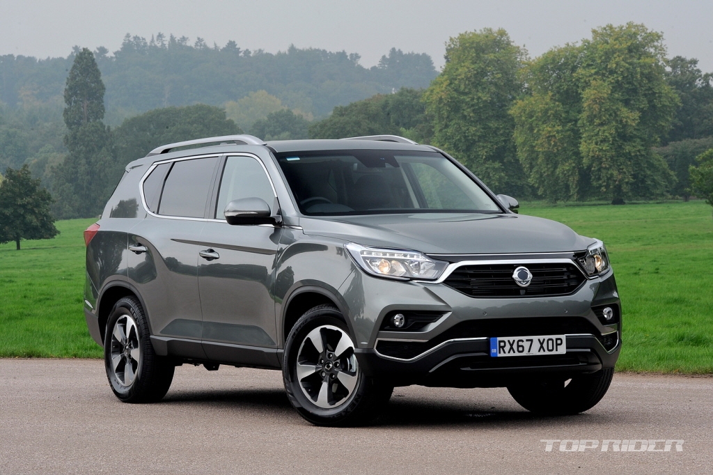 영국에 출시된 'G4 렉스턴', 국내 모델과 다른 점은? 탑라이더