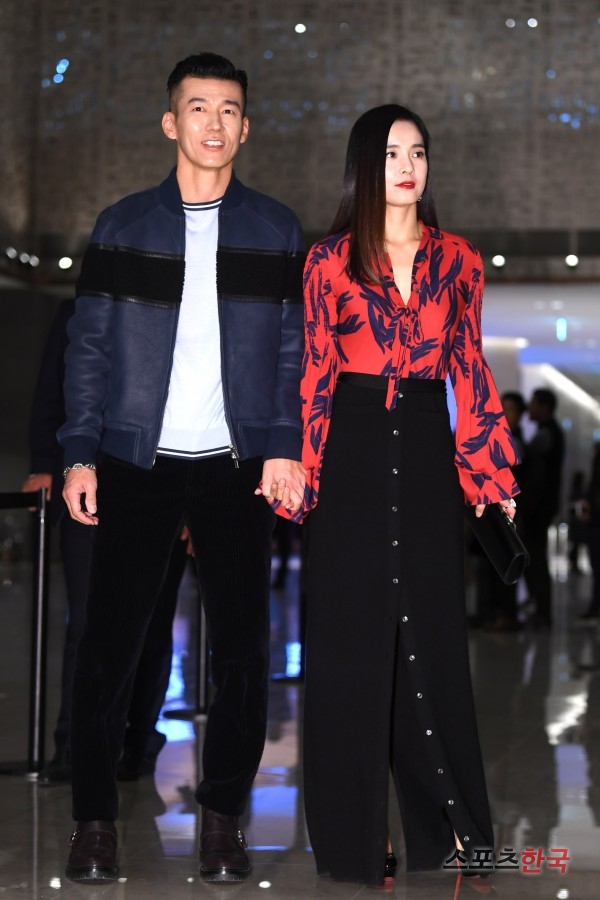 션·정혜영 부부 '손 꼭 잡고 등장한 잉꼬부부'