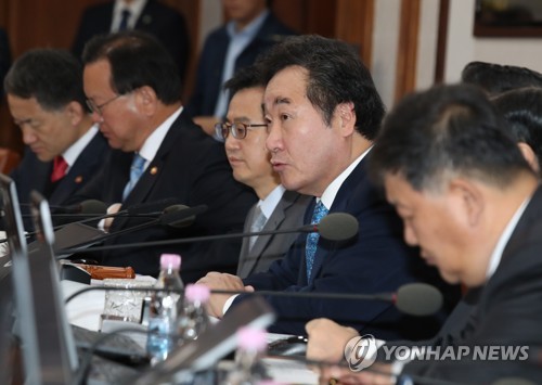 (서울=연합뉴스) 정하종 기자 = 이낙연 국무총리가 31일 오전 정부서울청사에서 열린 국무회의에서 발언하고 있다.     chc@yna.co.kr
