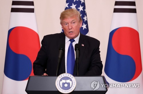(서울=연합뉴스) 배재만 기자 = 도널드 트럼프 미국 대통령이 7일 오후 청와대에서 열린 한미 공동 기자회견에서 기자들의 질문에 답하고 있다. 2017.11.7      scoop@yna.co.kr