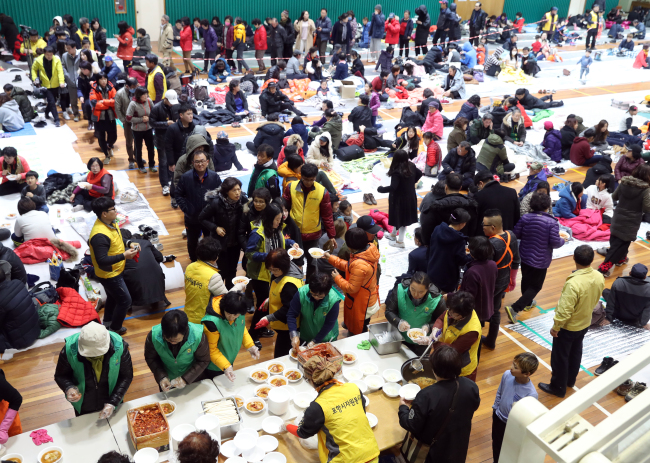 [속보] 중대본 "포항지진 이재민 1천316명, 부상자 15명" | 인스티즈