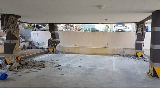 15일 포항 지진으로 붕괴된 필로티 구조 건물의 기둥/사진=온라인 커뮤니티 캡처