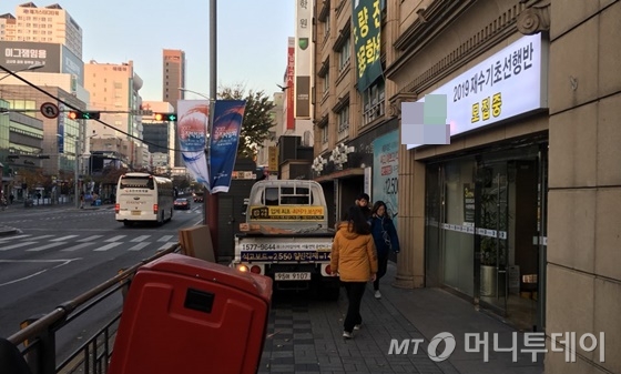 18일 서울 영등포구 노량진의 한 입시학원에 수험생들이 공부를 하기 위해 찾고 있다. / 사진=유승목 기자