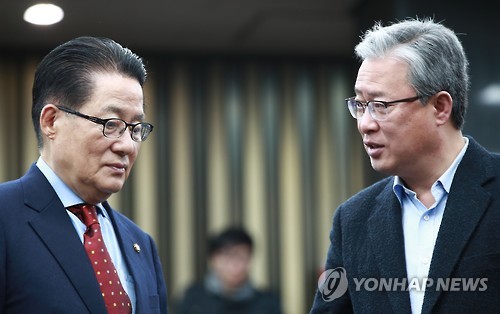 국민의당 박지원 전 대표(왼쪽)와 유성엽 의원[연합뉴스 자료사진]