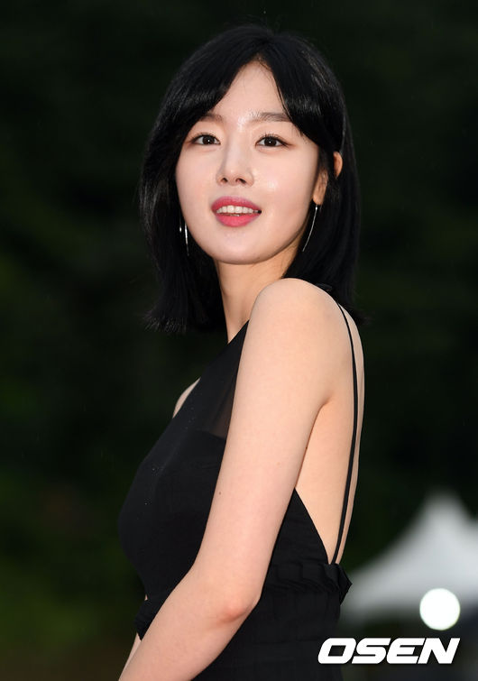 Han Sunhwa will appear in Ho Ming PDs new drama Darryl husband Ojakutsu who directed came the club, My daughter, Kinnel moon etc. On the 28th, a broadcasting official announced, Han Sunhwa proposed MBCs new weekend drama Darryl husband Ojakutsu Heroine, recently decided to appear.