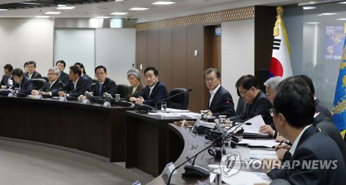 문 대통령, '북한 미사일 발사' NSC 긴급 주재 (서울=연합뉴스) 문재인 대통령이 29일 북한의 탄도미사일 발사와 관련, 오전 6시 국가안전보장회의 전체회의를 소집해 회의를 주재하고 있다.  [청와대 제공=연합뉴스]        photo@yna.co.kr