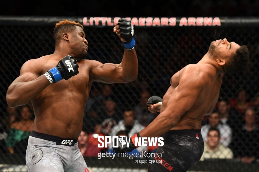 떠오르는 강자 프란시스 은가누, 전 챔피언 오브레임에게 1라운드 KO승
