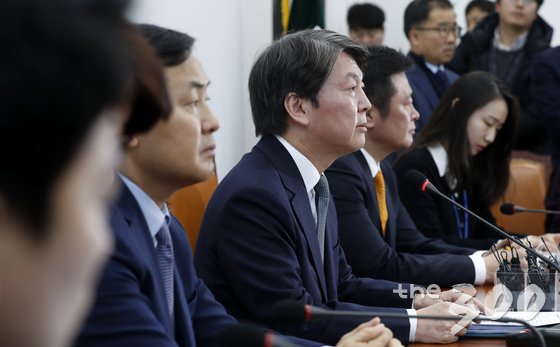 안철수 국민의당 대표가 4일 오전 서울 여의도 국회에서 열린 취임 100일 기자간담회에서 소회를 밝히고 있다. 2017.12.4/뉴스1  <저작권자 © 뉴스1코리아, 무단전재 및 재배포 금지>