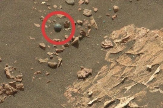 화성에서 포탄처럼 생긴 물체가 포착됐다. (사진=NASA)