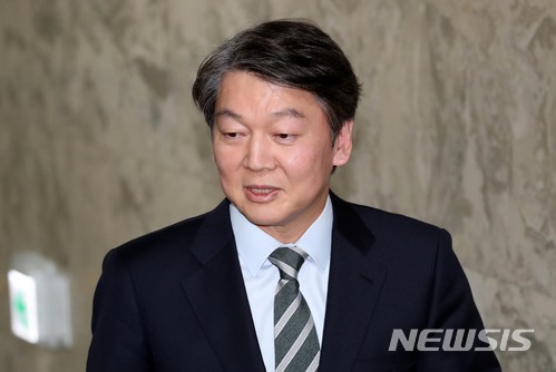 【서울=뉴시스】홍효식 기자 = 8일 오후 서울 여의도 국회 본청 제3회의장에서 열린 국민의당 당내 긴급현안 논의를 위한 최고위원-국회의원 비공개 연석회의에 안철수 대표가 참석하고 있다. 2017.12.08. yesphoto@newsis.com