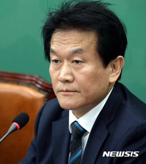 【서울=뉴시스】박영태 기자 = 박주원 국민의당 최고위원이 17일 서울 영등포구 여의도 국회  국민의당 대표실에서 진행된 제30차 최고위원회의에 앉아 있다. 2017.11.17.since1999@newsis.com