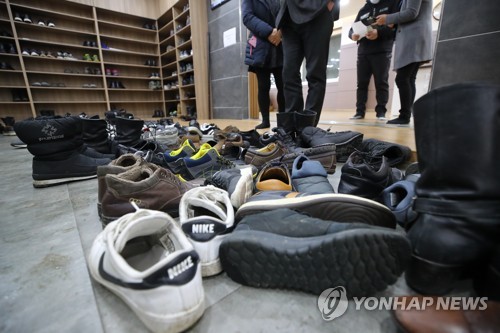 제천 서울병원에 마련된 유족대기실  (제천=연합뉴스) 조현후 인턴기자 = 21일 오후 충북 제천시 제천서울병원에 제천 화재사고 유족대기실이 마련되어 있다. 2017.12.22  who@yna.co.kr