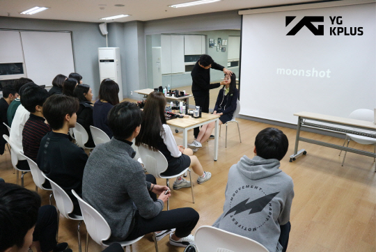 문샷 이미지