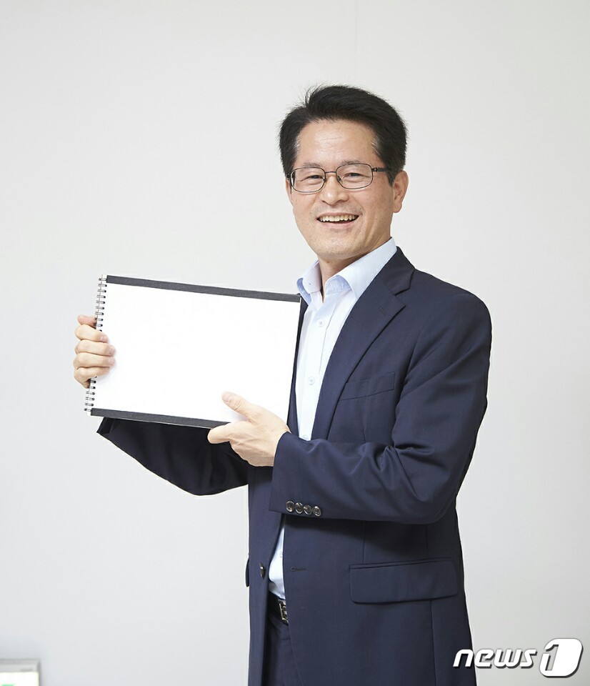 지난 3월 한 제약회사 안과사업실 마케팅 이사로 재취업한 김재중씨(55) © News1