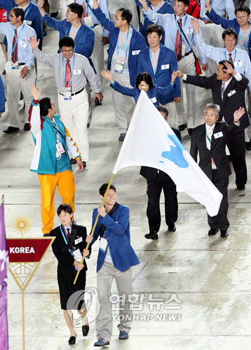 2006년 도하아시안게임에서 공동입장하는 남북 선수단. [연합뉴스 자료사진]