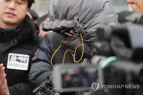 취재진 앞에 선 고준희양 친부 [연합뉴스 자료사진]