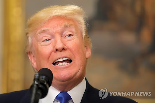 트럼프 "남북대화 좋은 결과 희망" (워싱턴DC 로이터=연합뉴스) 한국과 미국은 4일 평창 동계올림픽 기간에 한미 합동 군사 훈련을 하지 않기로 합의했다.       문재인 대통령과 도널드 트럼프(사진) 미국 대통령은 이날 오후 10시부터 30분간 전화통화에서 이같이 밝혔다. 트럼프 대통령은 또 남북 대화 성사를 평가하고 좋은 결과가 나오기를 희망한다고 덧붙였다.      bulls@yna.co.kr