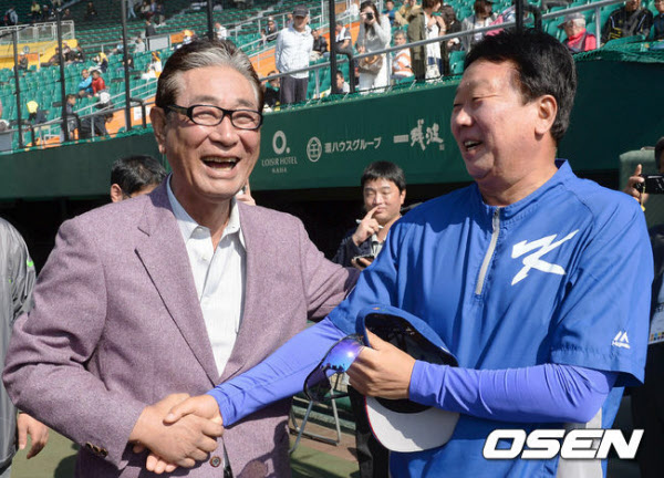 호시노 센이치 라쿠텐 부회장(왼쪽)과 선동열 감독/OSEN