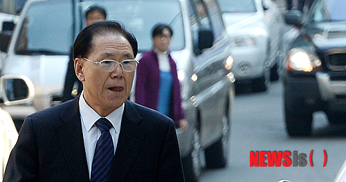 【서울=뉴시스】박주성 기자 = 김백준 전 청와대 총무기획관이 지난 2012년 111월3일 이광범 특별검사팀 사무실로 출석하고 있는 모습. park7691@newsis.com