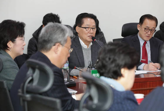 통합반대파인 국민의당지키기운동본부 박지원 의원이 19일 오전 국회 의원회관에서 열린 전체회의에서 발언하고 있다. [연합뉴스]