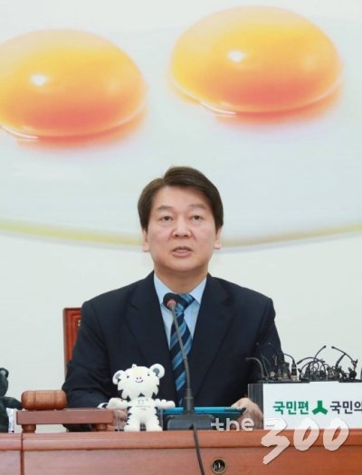 국민의당 안철수 대표가 8일 오전 서울 여의도 국회에서 열린 최고위원회의에서 모두발언을 하고 있다. /사진=이동훈 기자