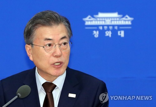 청년일자리 점검회의, 인사말하는 문 대통령 (서울=연합뉴스) 배재만 기자 = 문재인 대통령이 25일 오후 청와대에서 열린 청년일자리 점검회의를 주재하고 있다. scoop@yna.co.kr