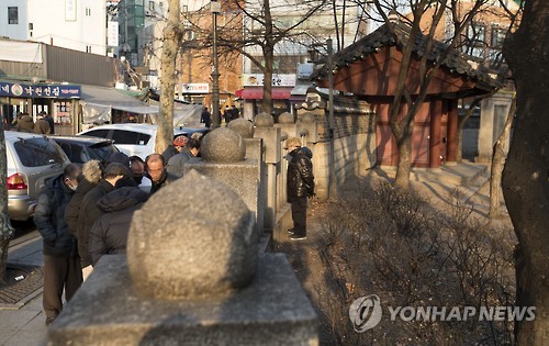 '빈곤의 덫에 빠진 고령층' 서울 종로구 탑골공원 인근. [연합뉴스 자료사진]