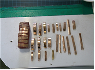 진짜 같은 짝퉁 명품 금팔찌. [부산 동래경찰서 제공=연합뉴스]