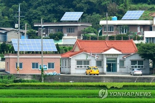 농촌 태양광 발전 [남해군 제공=연합뉴스]