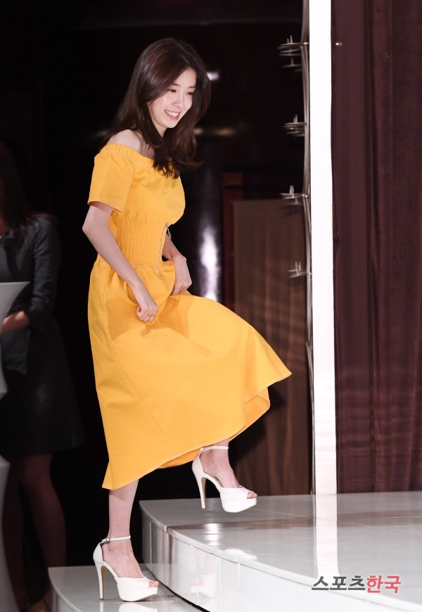 JTBC 새 월화드라마 '으라차차 와이키키' 제작발표회에 참석한 정인선. 사진=이혜영 기자 lhy@hankooki.com