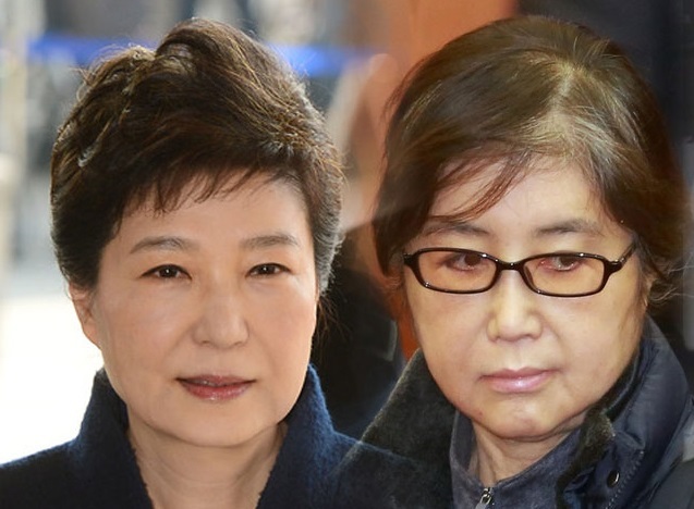 박근혜 전 대통령과 최순실씨. 한겨레 자료사진