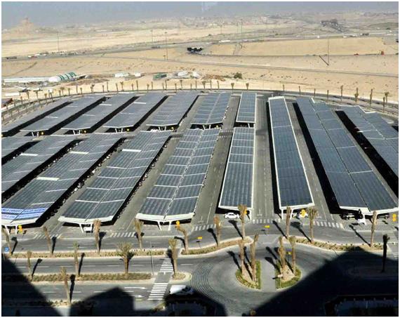 사우디 석유기업 아람코가 다란 본사에 있는 4,450대 규모 주차장에 설치한 태양광 패널. 인터내셔널 스틸그룹 홈페이지
