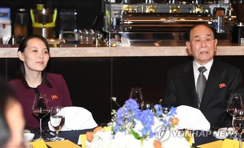 [올림픽] 김여정과 김영남 (강릉=연합뉴스) 북한 김정은 국무위원장 특사 자격으로 방남한 김여정 중앙위원회 제1부부장(왼쪽)과 김영남 최고인민회의 상임위원장이 10일 오후 강원도 강릉 스카이베이호텔에서 통일부가 주최한 만찬을 하고 있다. 2018.2.10 [사진공동취재단=연합뉴스]  photo@yna.co.kr  (끝)