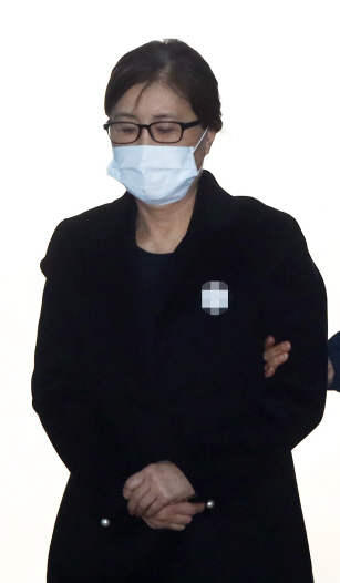 최순실 재판부 "정유라 말 세필과 부대비용 등 39억도 뇌물"(속보) | 인스티즈