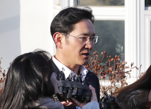 (속보) 재판부 "삼성 영재센터 후원금·재단 출연금, 뇌물 아냐" | 인스티즈