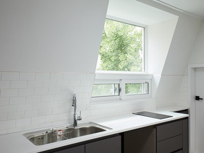 »ç¼±À¸·Î µÈ ÁÖ¹æ º®¸é¿¡ Å« âÀ» ³Â´Ù. /Áý´Ú Á¦°ø