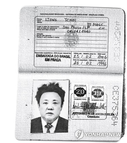 김정일로 추정되는 인물의 사진이 붙은 브라질 여권 사본  [로이터=연합뉴스]