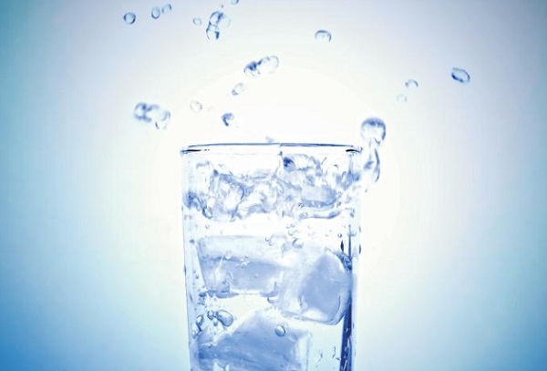 물은 적게 마셔도 문제, 많이 마셔도 문제이다. 각 상황·질환별 올바른 물 섭취법을 알아본다. /사진-헬스조선DB