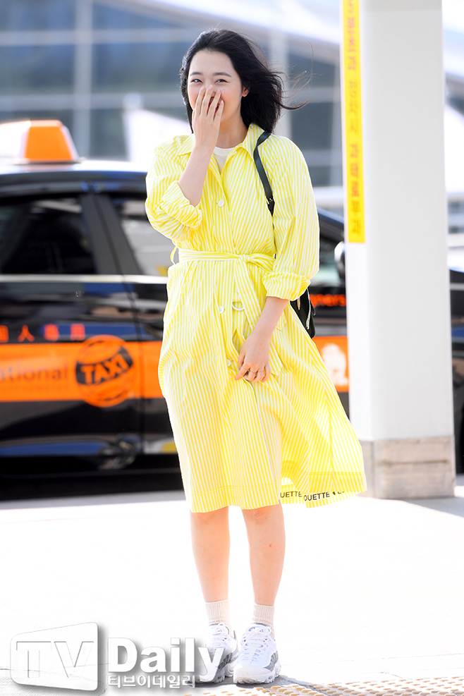 [TD포토] 설리 '바람이 당황스럽게 많이 부네'