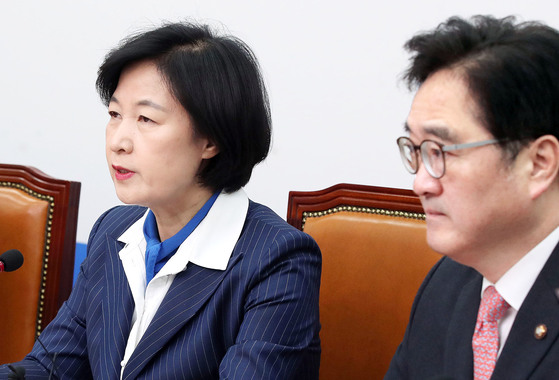 추미애 민주당 대표가 21일 최고위원회의에서 발언하고 있다. 오른쪽은 우원식 원내대표. [변선구 기자]