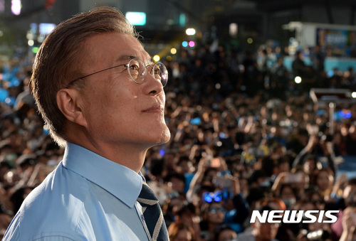 【서울=뉴시스】박영태 기자 = 문재인 대통령. 2017.05.08.  since1999@newsis.com  <저작권자ⓒ 공감언론 뉴시스통신사. 무단전재-재배포 금지.>