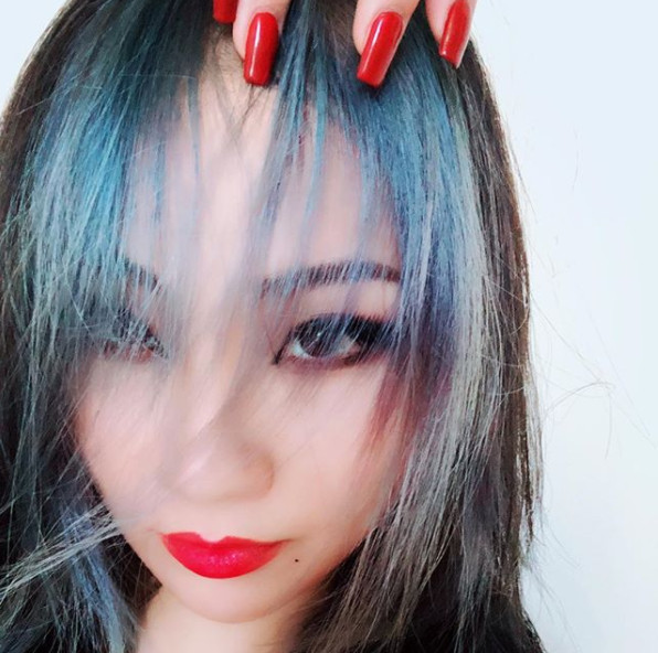 오묘한블루 이미지