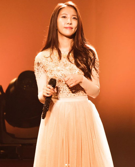 BOA turned goddess on Japan tour BOA on its SNS on the 5th, BoA the live 2018 ~ unchained ~, New Chitose Airport, Fukuoka Prefecture, Nagoya, Osaka University, Tokyo.This time, it became a more feminine MC. In the photo, BOA is on stage wearing a beige dress.His dazzling beauty and grace, in particular, exudes admiration.BOA has been on the Japanese tour BOA THE LIVE-UNCHAINED since March 15th.He met with fans from about five cities: New Chitose Airport, Fukuoka Prefecture, Nagoya, Osaka University and Tokyo.BOA SNS