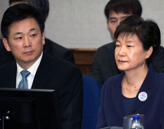 유영하 변호사와 박근혜 전 대통령. 사진=공동취재단
